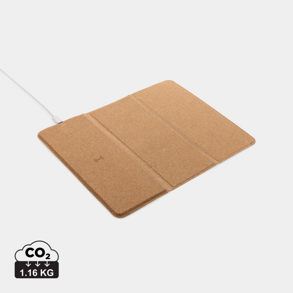 Logotrade Werbegeschenke das Foto: Wireless 10W Kork-Mauspad mit Ladefunktion und Ständer