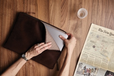 Logotrade reklaamkingituse foto: VINGA Huntoni sülearvuti ümbris