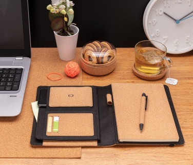 Logo trade firmakingi pilt: Deluxe korgist portfolio A5 koos pliiatsiga