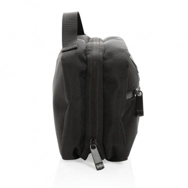 Logotrade reklaamkingituse foto: Swiss Peak AWARE™ RPET Voyager tualetitarvete kott