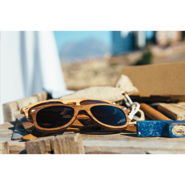Logotrade meened pilt: LookingWood päikeseprillid
