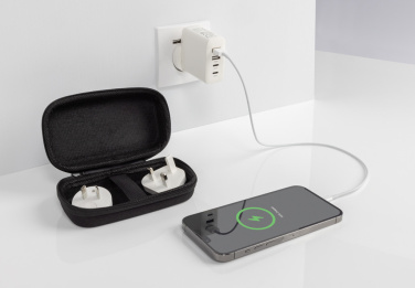 Logo trade ärikingi pilt: TravelCharge Pro RCS plastikust reisilaadija USB C-ga