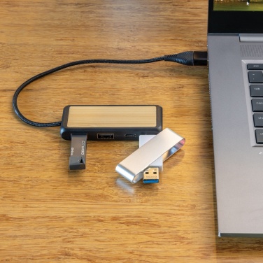 Logotrade mainoslahja ja liikelahja kuva: Link RCS kaksoistulo USB-hub kierrätysmuovia ja bambua