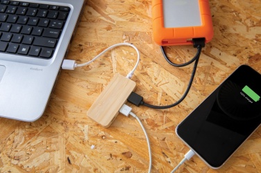 Logotrade mainoslahjat kuva: Bambuinen USB tyypin C hub