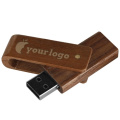 Puinen USB-tikku, monivärinen