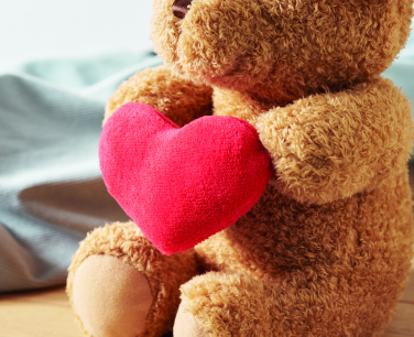 Лого трейд pекламные cувениры фото: Teddy bear with heart 23cm