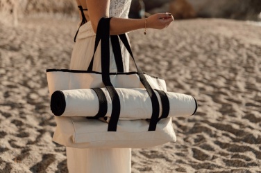 Logotrade kampanjprodukter bild: VINGA Volonne AWARE™ återvunnen canvas strandväska
