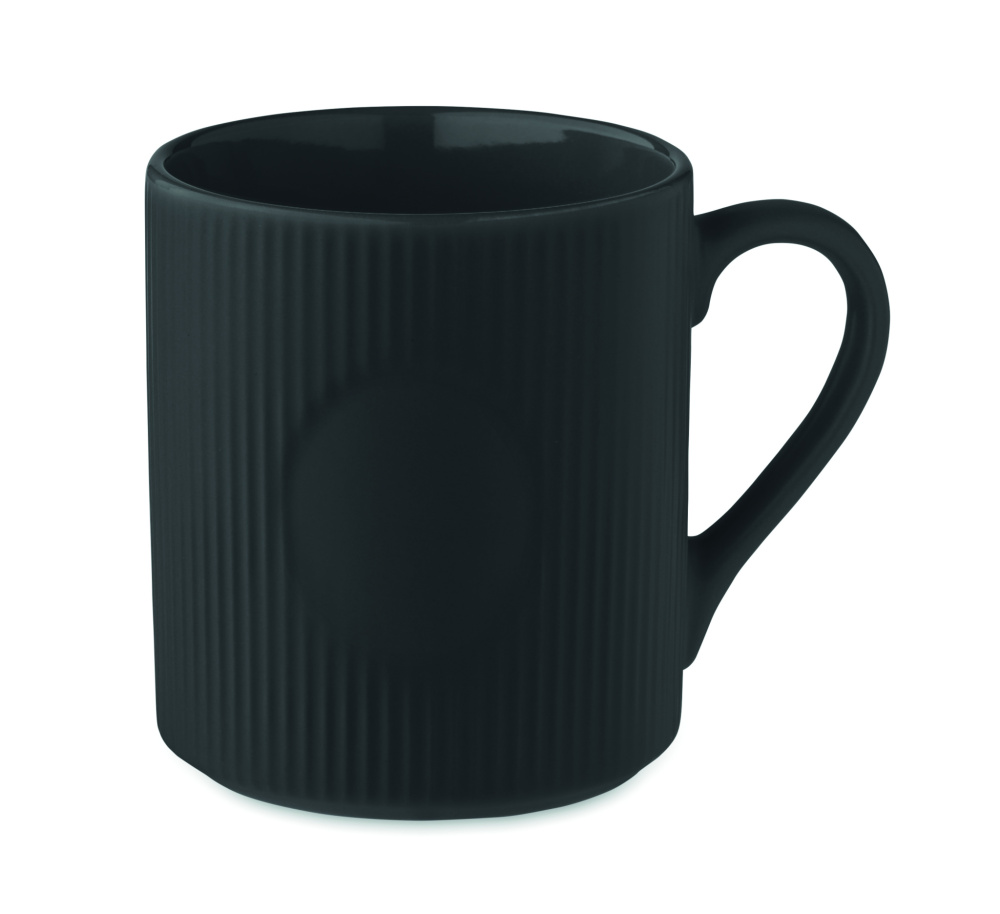 Logotrade kampanjprodukter bild: Matt ribbad keramikmugg 340 ml