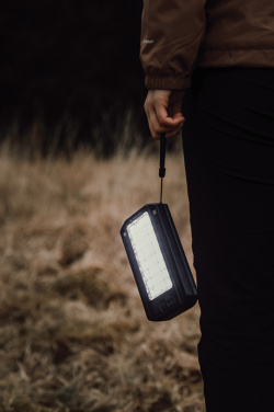 Logotrade profilprodukter bild: Nordic Drift Titan 10.000 mAh solcells-powerbank med 3 panel